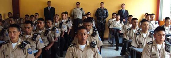 L'armée médite en groupe en Equateur et a ainsi fait reculer la violence L'armée médite en groupe en Equateur et a ainsi fait reculer la violence